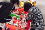 雛人形の飾りつけ